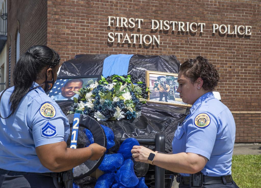 Photos: New Orleans police detective Everett Briscoe's body returns home  from Houston | Photos | nola.com