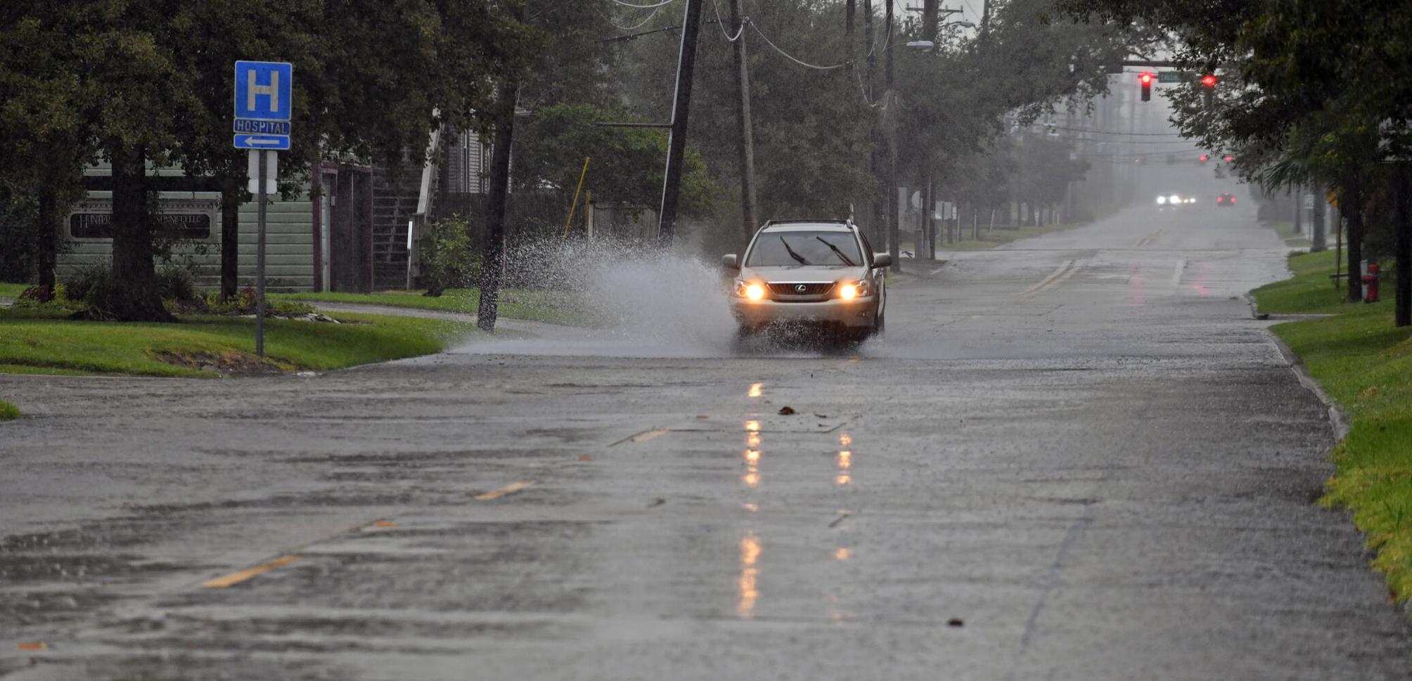 Hurricane Laura livecams Watch as major hurricane comes ashore in Lake