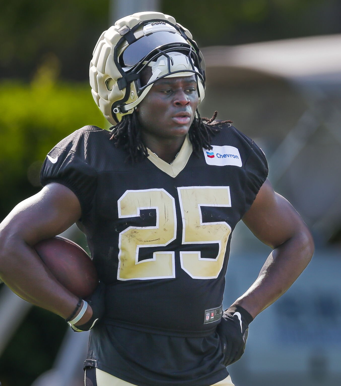 New Orleans Saints tight end Juwan Johnson (83) warms up before an NFL  preseason football game against the Los Angeles Chargers, Friday, Aug. 26,  2022, in New Orleans. (AP Photo/Tyler Kaufman Stock