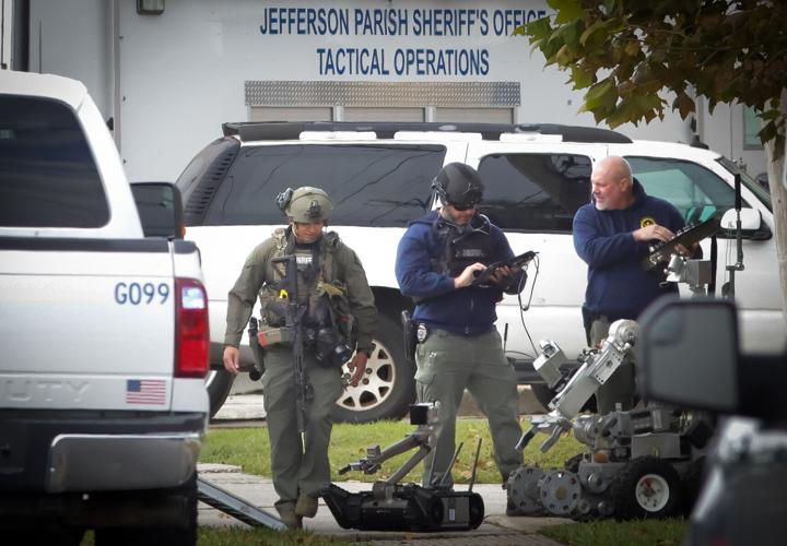 Man arrested after SWAT roll at Metairie apartment complex | Crime ...