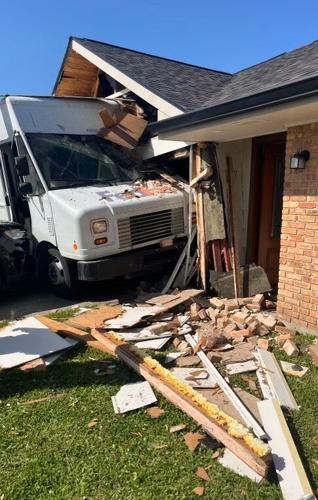 FedEx driver arrested after crashing truck into Houma house | Crime ...