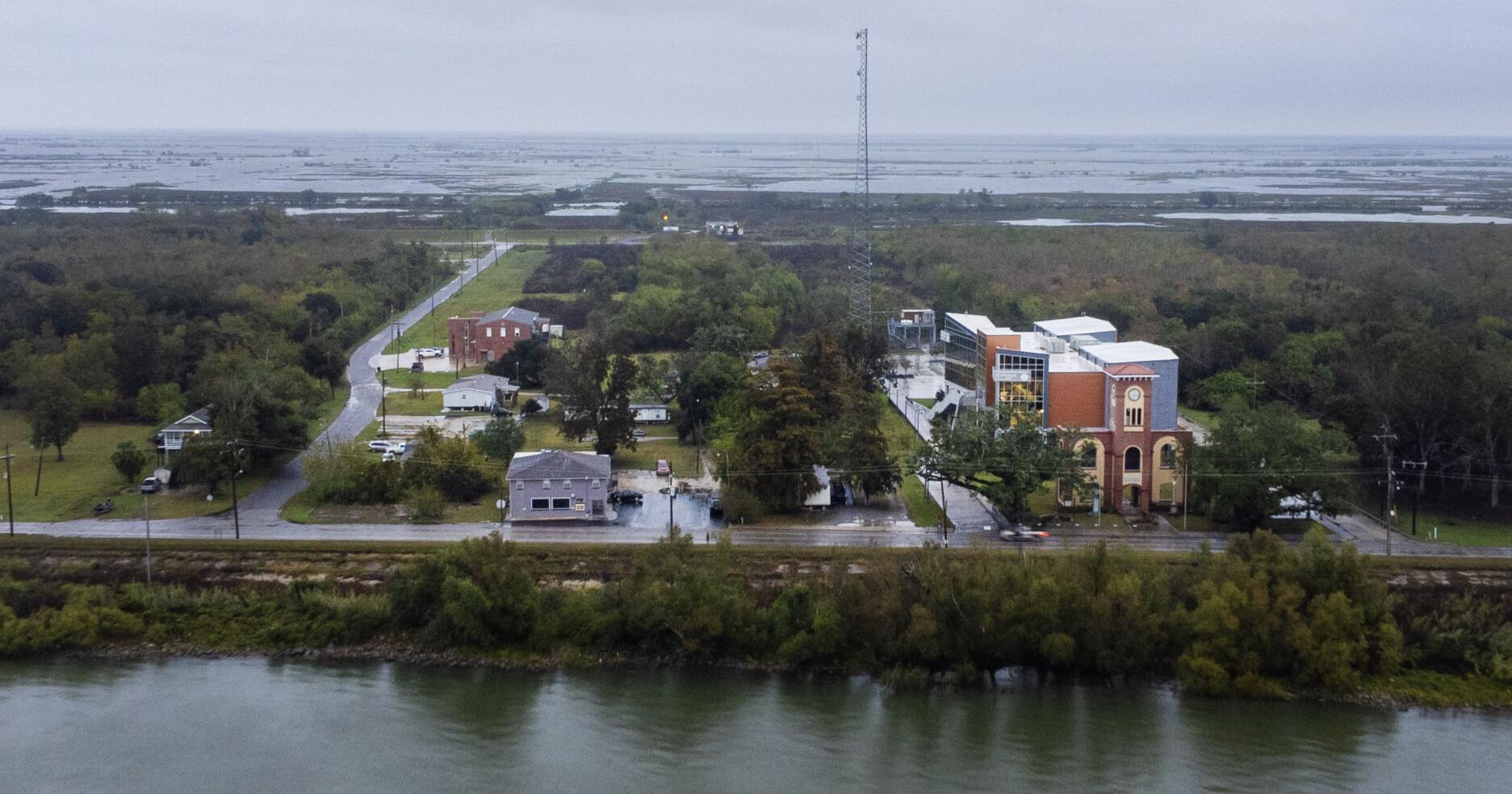 Louisiana towns near Mississippi River face climate danger | Environment - Vimarsana News