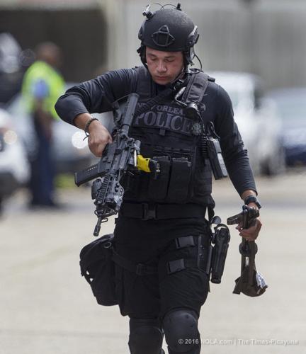 Man arrested after New Orleans East standoff wanted in shooting, NOPD ...