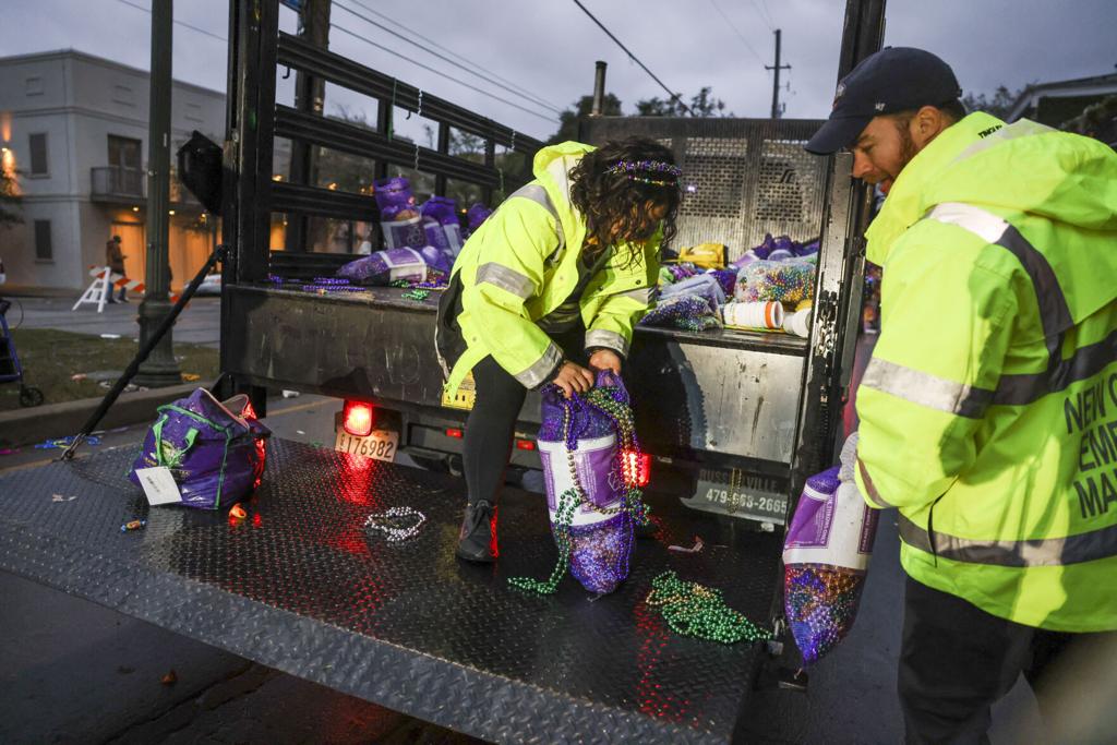 New Orleans predicts to recycle record amount of Mardi Gras beads