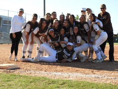 Mt Carmel 17 St Joseph S 2 4 Inn Cubs Advance To Division I