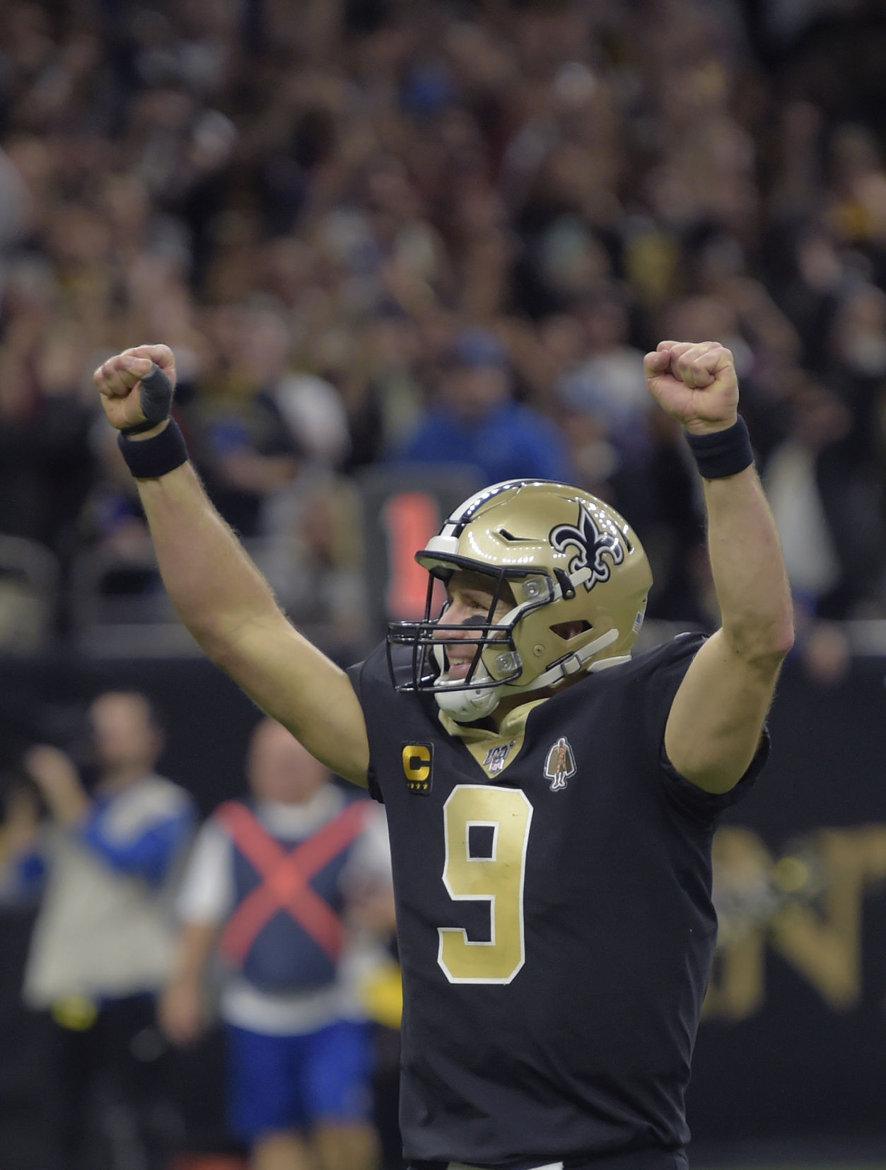 2009 Saints Super Bowl Team Honored at Halftime in Week 15