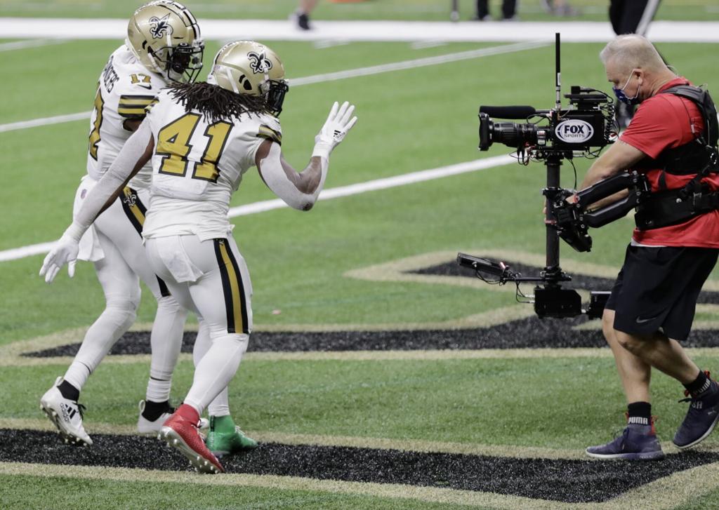 Alvin Kamara Rocking Some Sick Christmas Cleats For Saints-Vikings