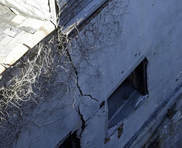 Partial building collapse in French Quarter; no injuries reported ...
