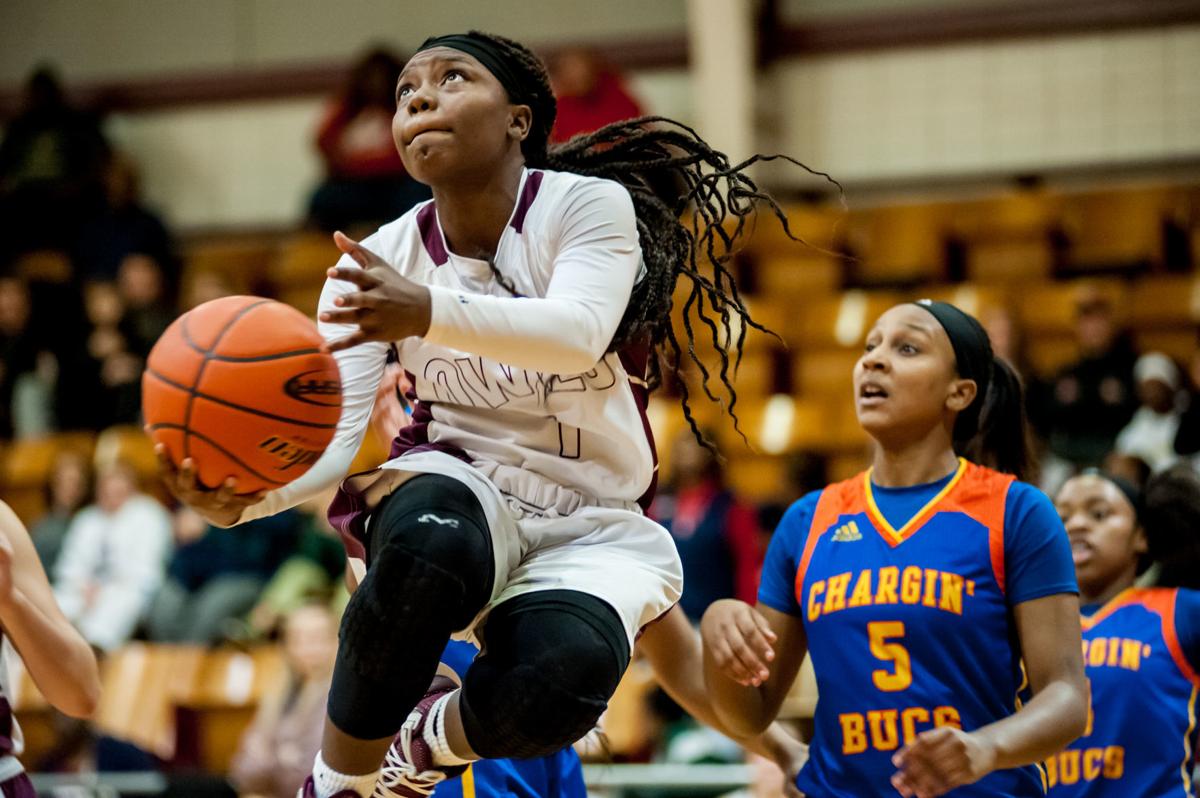 In A Battle Of District 8 5a Unbeatens Chalmette Girls Edge