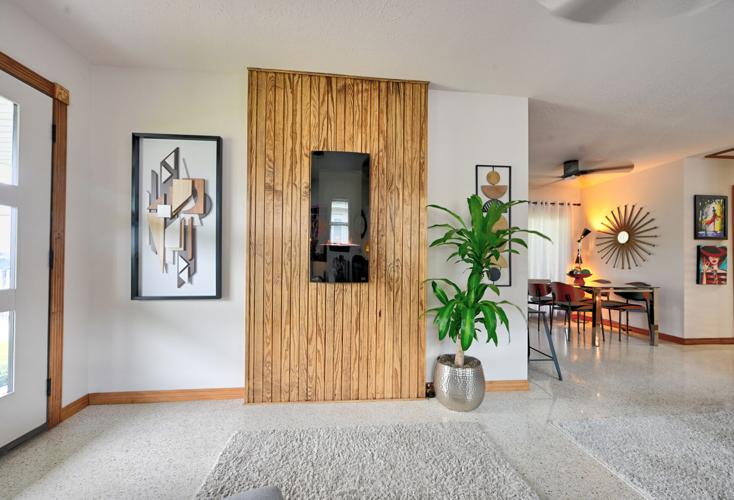 NO.hall.io.37 wood wall.