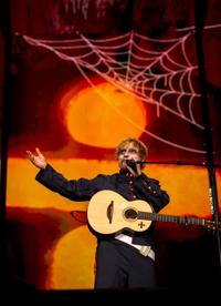 Ed Sheeran S Halloween Romp At Superdome Filled With Earnest