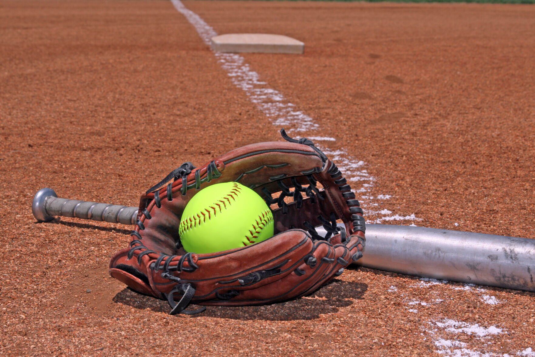 Mount Carmel Softball’s Paige Reuther Shuts Down Acadiana in 10-0 Victory