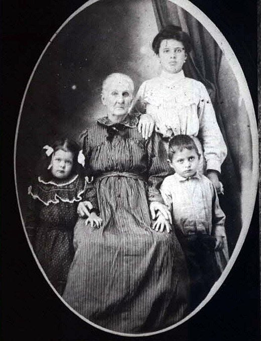 creepy family photos old