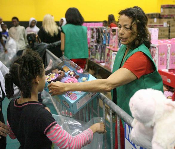 118th Doll and Toy Fund distribution provides Santa and smiles Entertainment/Life