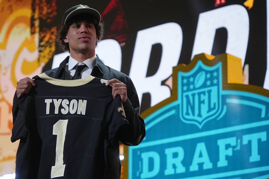 nola.com - Matthew Paras - The Saints' wide receiver room is crowded. But it is starting to fit Kellen Moore's vision.