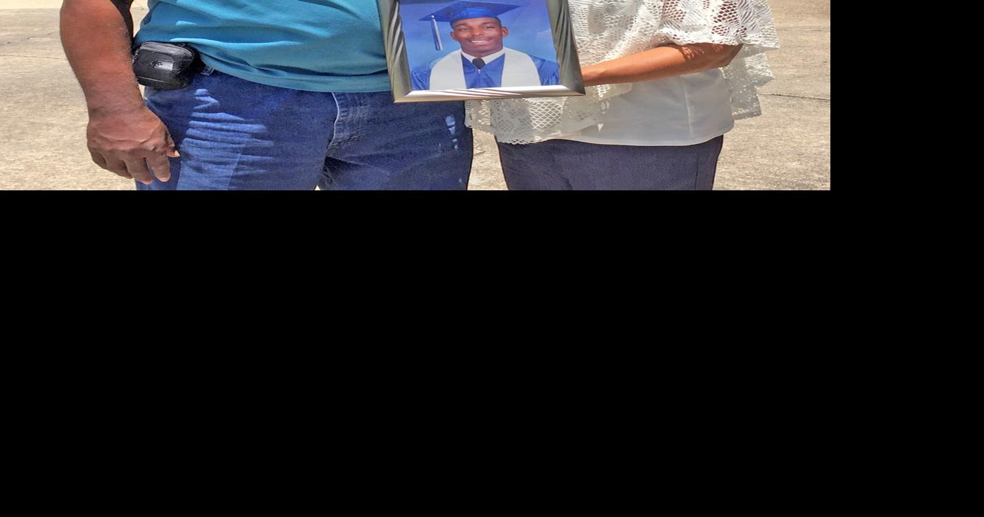 Parents of Baton Rouge man fatally shot by police upset officer awarded ...