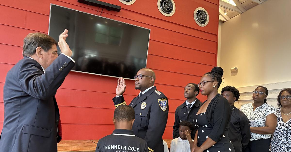 Covington police deputy chief sworn in as its top cop