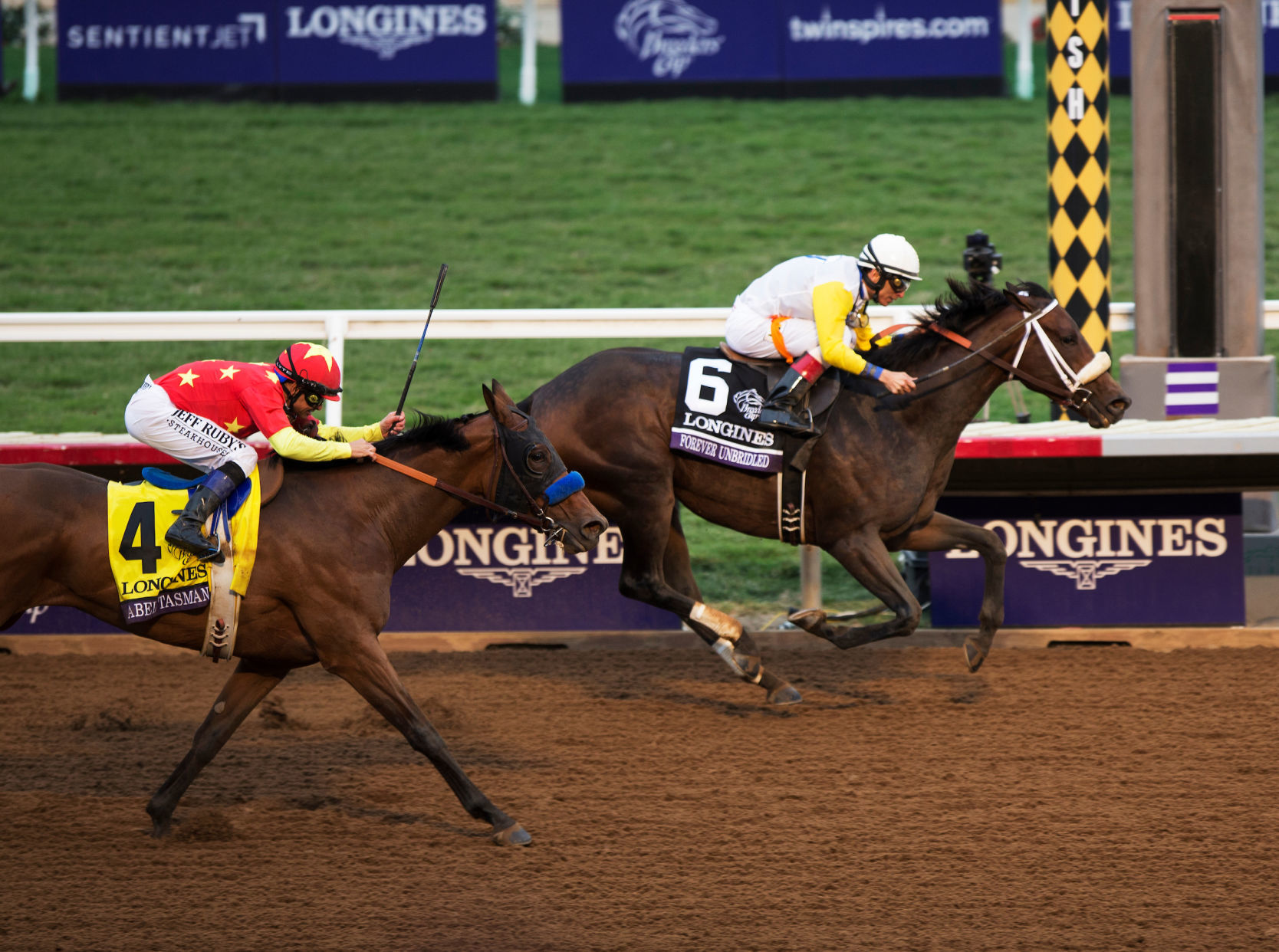 Dallas Stewart s Forever Unbridled wins Breeders Cup Distaff