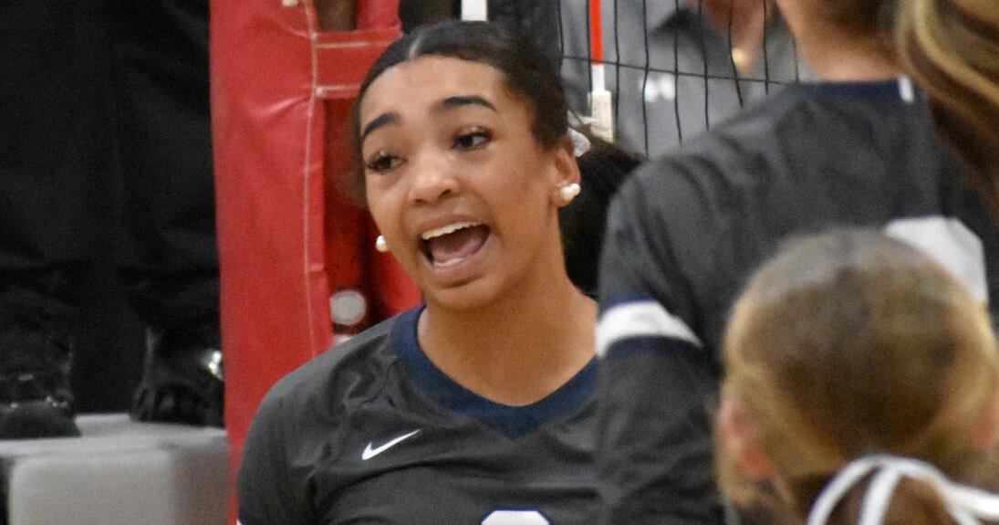 A pair of Northshore sophomores excelled during a key District 7-I victory
