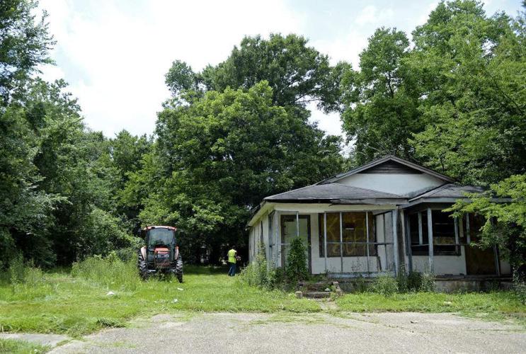 Blight in Baton Rouge Quick demolition hoped for after flood, but will FEMA foot the bills