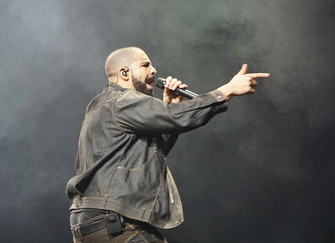 What To Wear To Drake's Summer Sixteen Tour Along With Your Really Big  Rings — PHOTOS