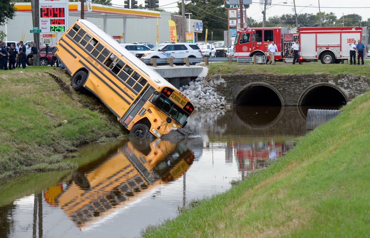 School Bus Leaving T H Harris School Crashes Into Metairie Canal Minor Injuries Reported Education Nola Com School Bus Leaving T H Harris School Crashes Into Metairie Canal Minor Injuries Reported Education Nola Com