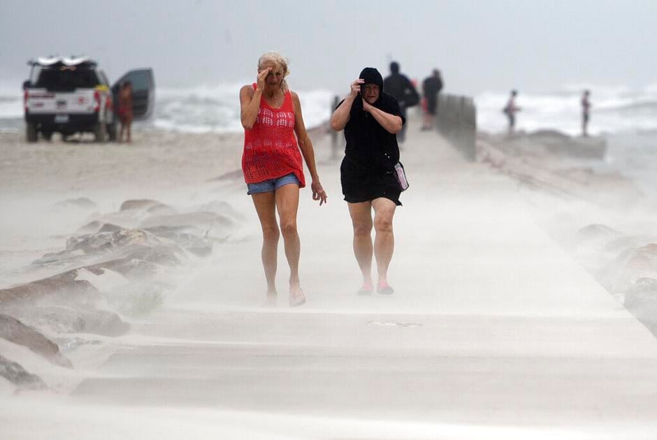 Tropical Storm Nicholas heads to Houston and then to Louisiana;  up to 20 inches of rain possible Hurricane Center