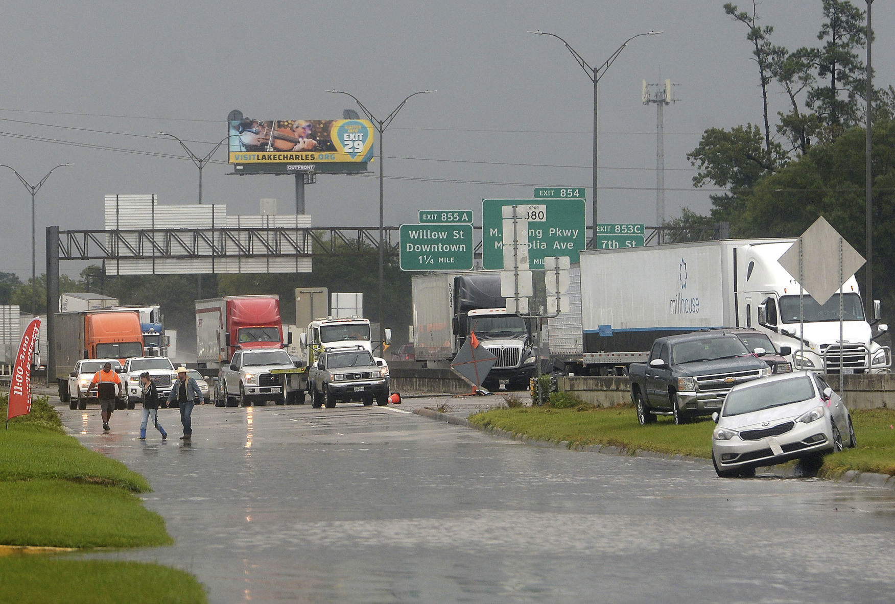 I 10 reopens at Louisiana state line remains closed on Texas side