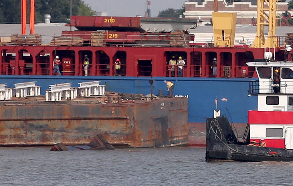 No Serious Injuries Reported After Tow Boat Capsizes In Mississippi ...