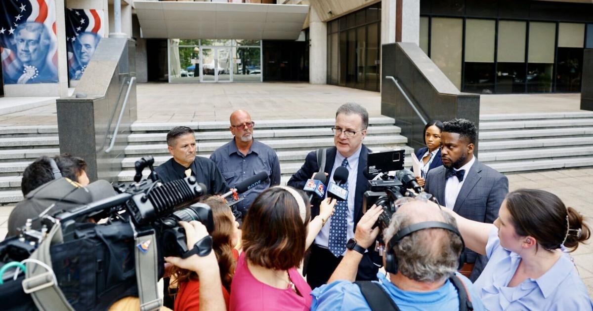 Jury convicts disbarred lawyer of fraud in New Orleans staged wrecks case, mistrial on murder counts