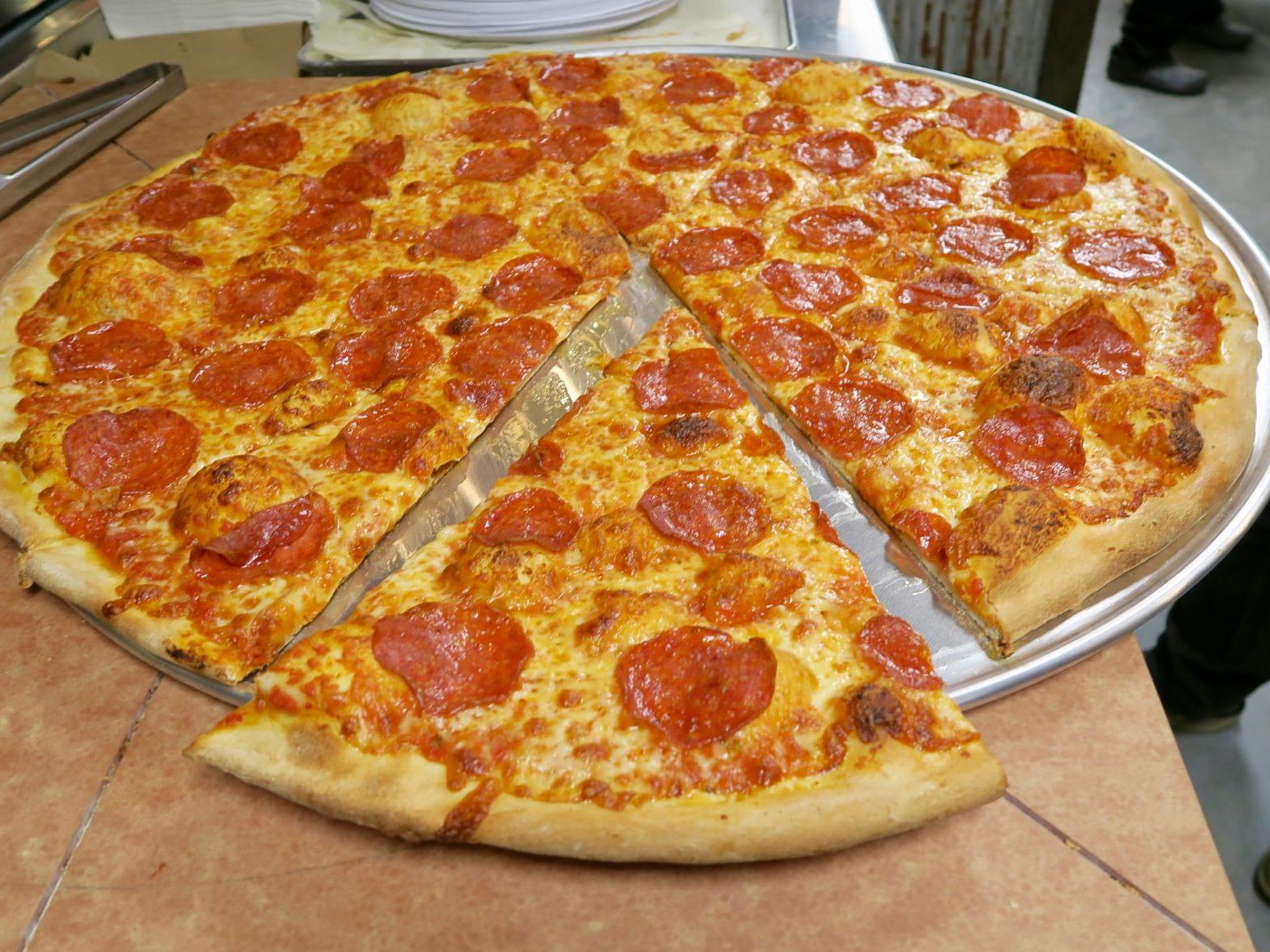 Fat Boy S Pizza Brings Very Big Pizza To Metairie Subtlety Not An Option Nola Com