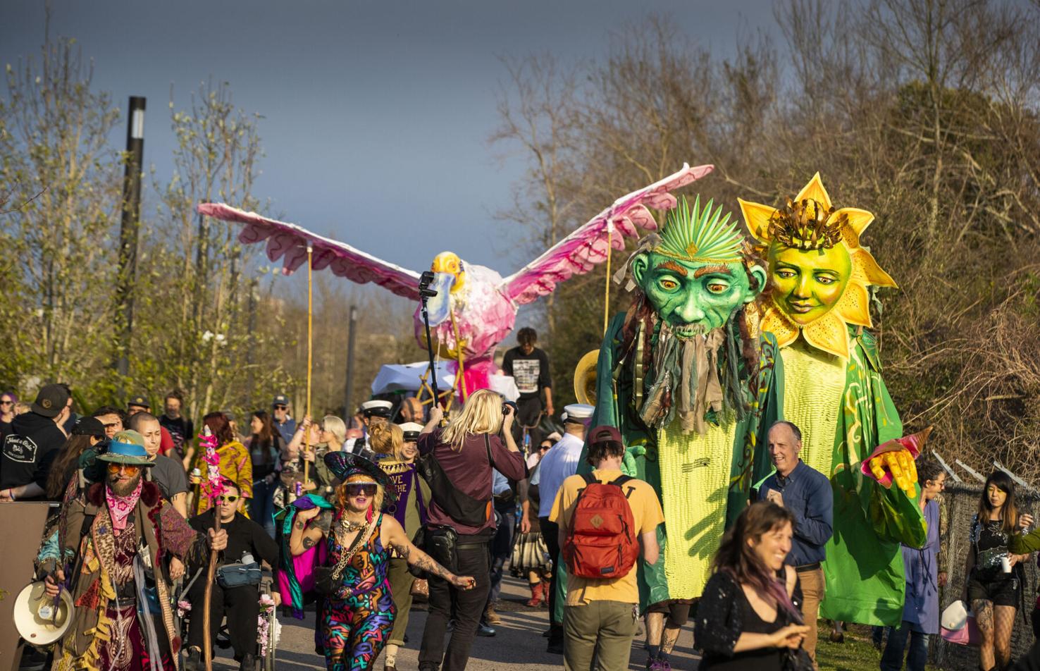 Photos Giant puppets parade along the Mississippi River after 10day