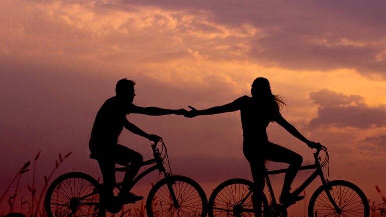 webRNS-Biking-Couple1-112023-768x432.jpeg