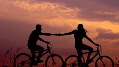 webRNS-Biking-Couple1-112023-768x432.jpeg