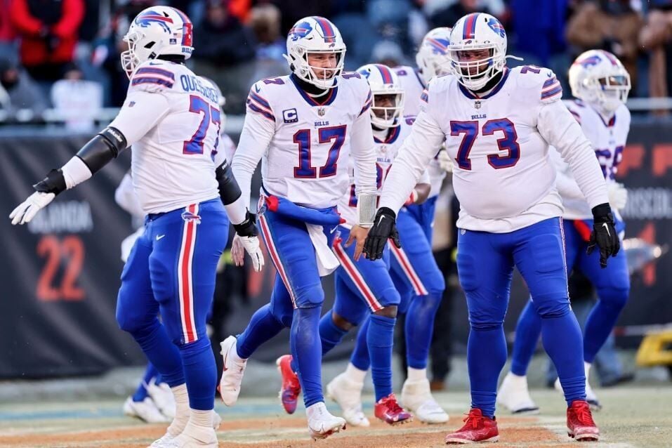 Damar Hamlin Honored By Buffalo Bills During Their First Game Since His  Medical Emergency