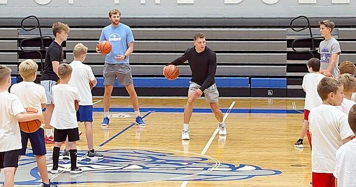 Traudt, Jacobsen teach skills at Humphrey-Lindsay boys basketball camp