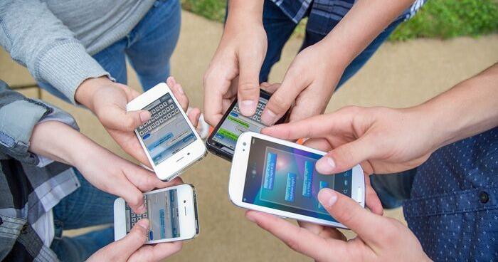 NPS Board of Education talks cellphone policy, passes it on second reading