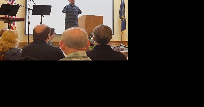 Man with no arms shares story at prayer breakfast - Vimarsana News