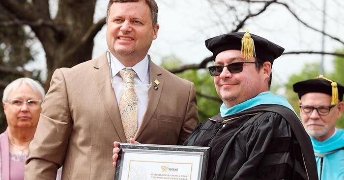 Wayne State professor receives teaching excellence award