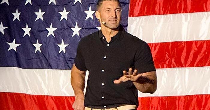 Tebow brings message of faith, purpose to Norfolk prayer dinner