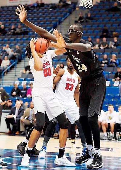 Huskers Will Face Ucf S 7 6 Center Fall Husker Mens Basketball Norfolkdailynews Com
