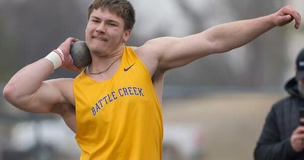 Battle Creek edges Knights for titles Battle Creek edges Knights for titles