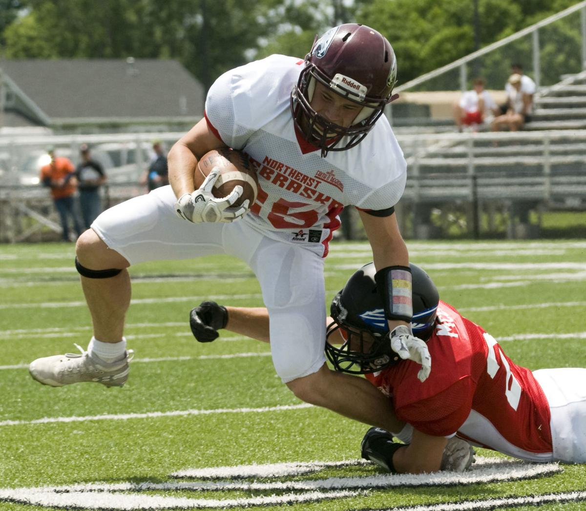 White Team Holds On For 20 13 Win In All Star Football Classic