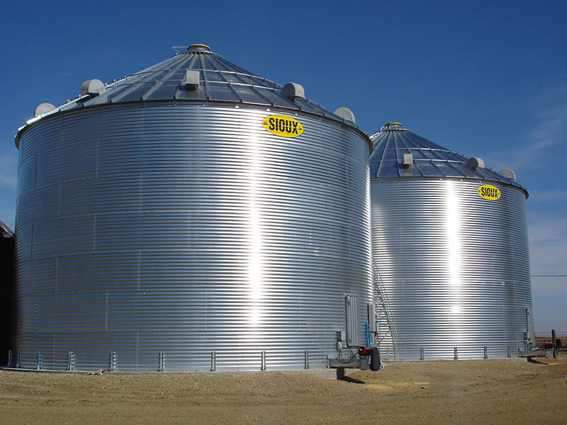 Man dies after trapped in grain bin News