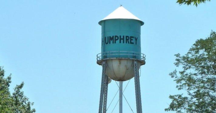 Lindsay board annexes property