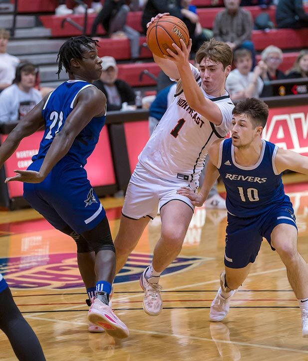 Iowa Western men escape with 2OT win over Hawks Lady Reivers roll