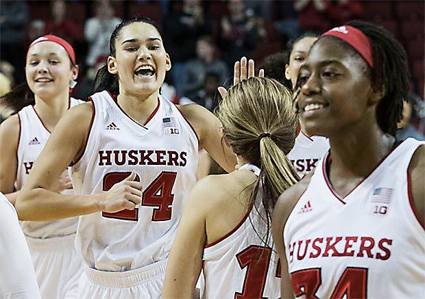 Simon S Clutch 3 Pointers Help Huskers Score Upset Against Iowa