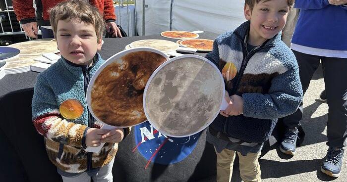 Huge crowds await a total solar eclipse in North America. Clouds may spoil the view - Vimarsana News
