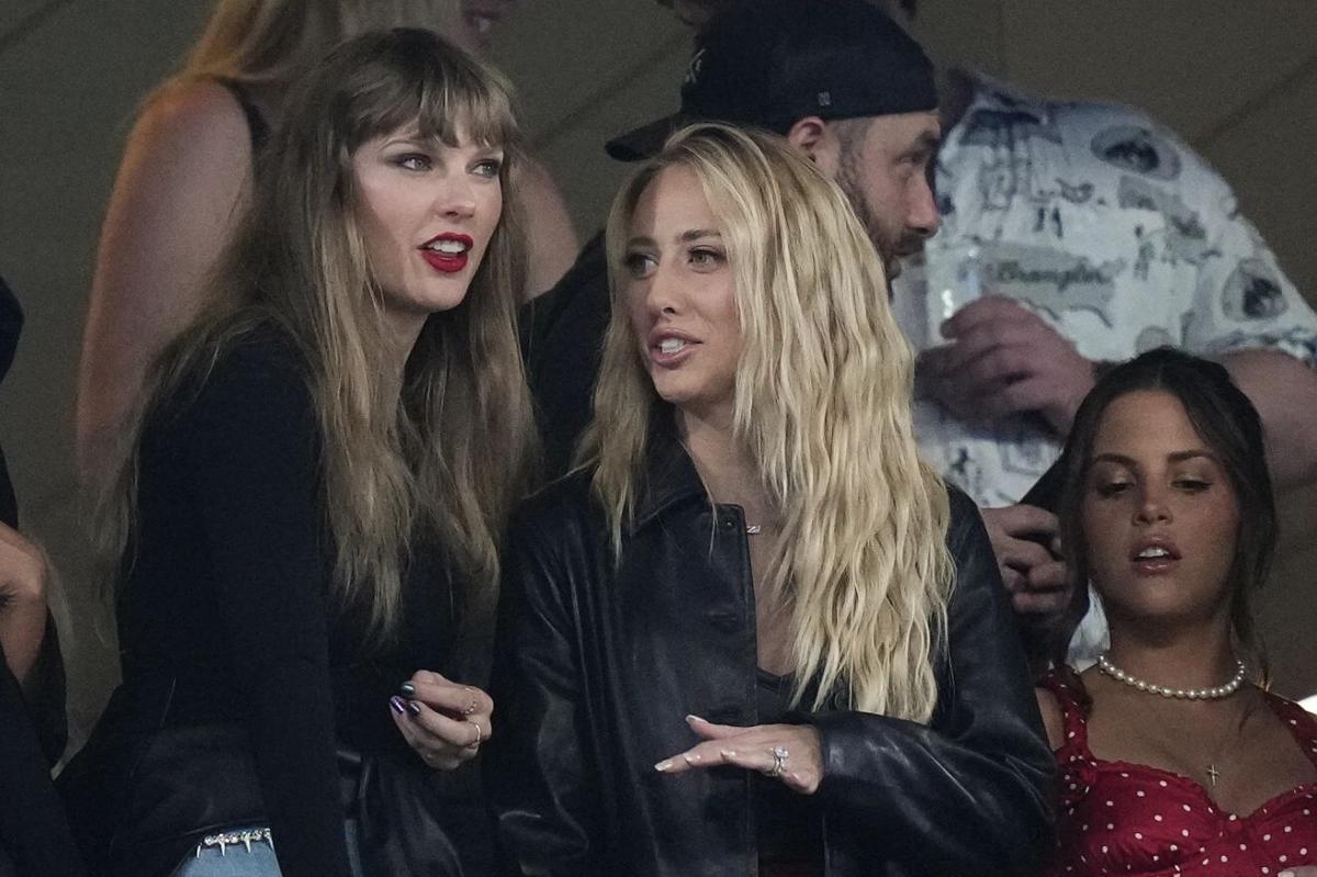 Taylor Swift watches Travis Kelce's Chiefs take on the Jets at MetLife  Stadium -  5 Eyewitness News