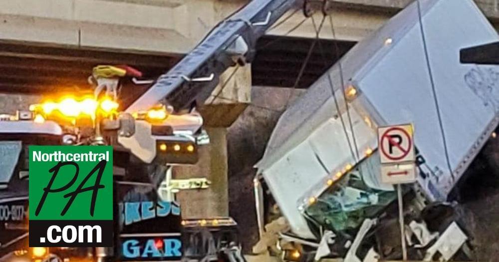 Man has minor injuries after tractor-trailer crash at Interstate 80 ...
